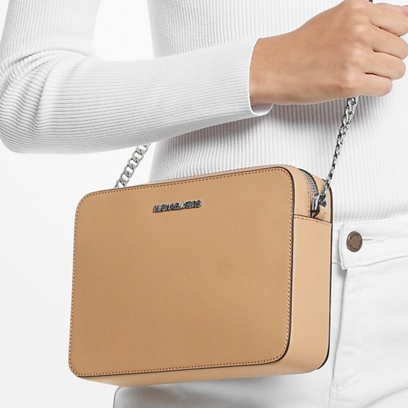 Michael Kors Jet Set Item Large East West Zip Crossbody Leather Camel
NWT - Picture 4 of 16